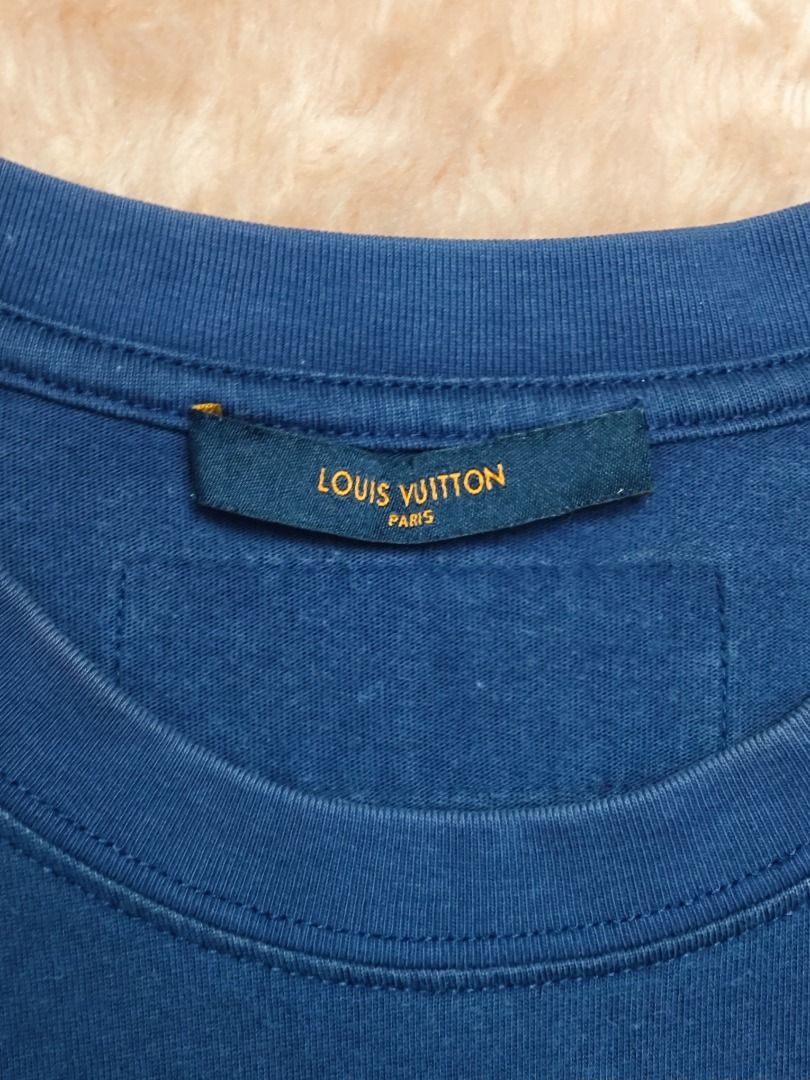 LV ADULT TEE (Category: Tshirts & Polo Shirts ) located in Imus. Submitted by eykc01 (Listing ID 1466919598, Image 2). Description: VERY GOOD CONDITION DISCOLORATION ON COLLAR, BARELY NOTICEABLE.