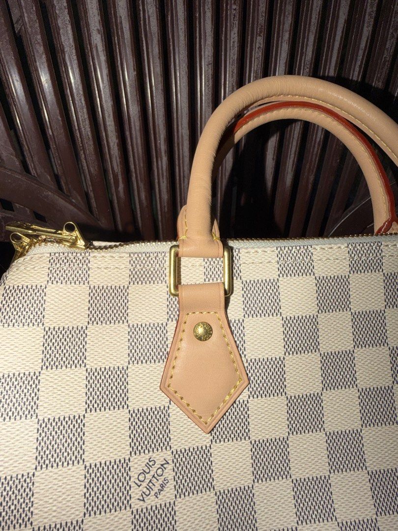 Lv bandoulier size 30 (Category: Luxury Bags & Wallets) located in Pasig City. Submitted by periwinklepeach (Listing ID 1466968670, Image 3). Description: .