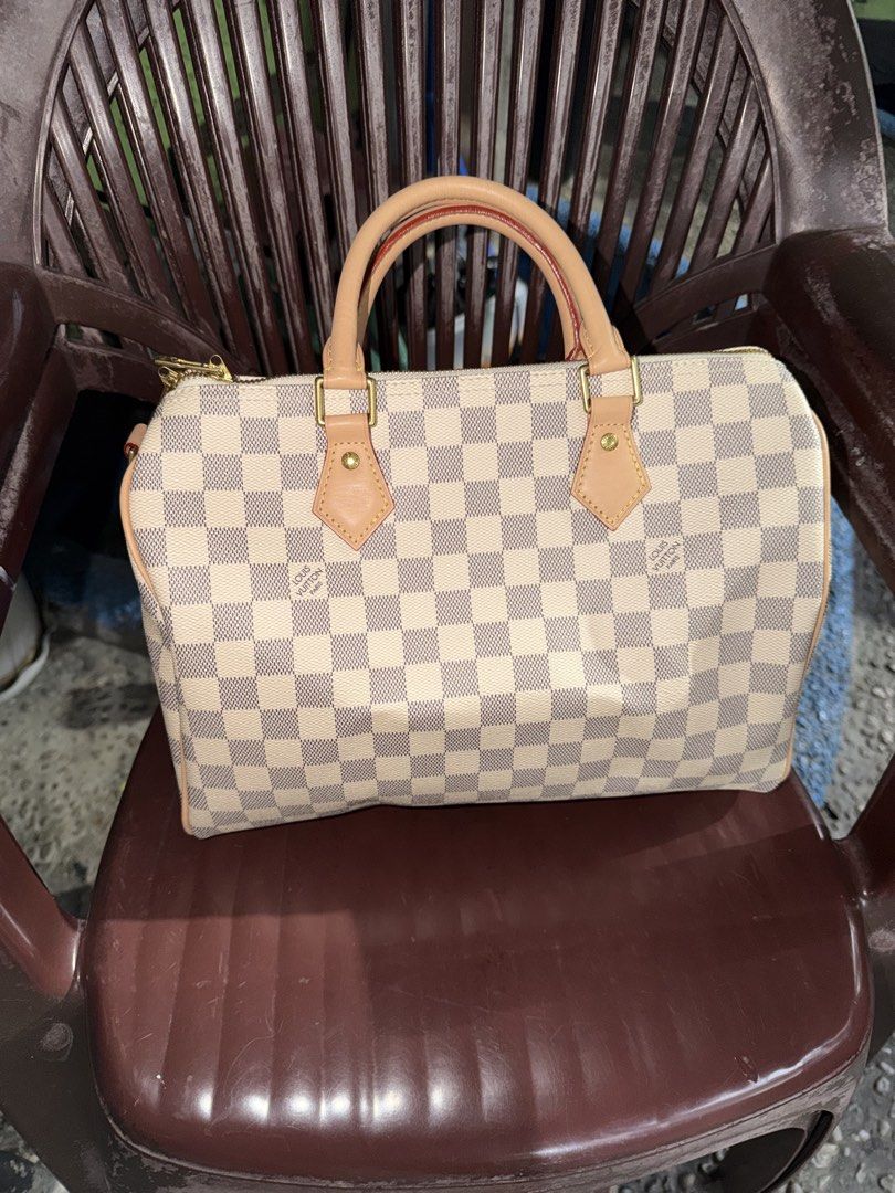 Lv bandoulier size 30 (Category: Luxury Bags & Wallets) located in Pasig City. Submitted by periwinklepeach (Listing ID 1466968670, Image 1). Description: .
