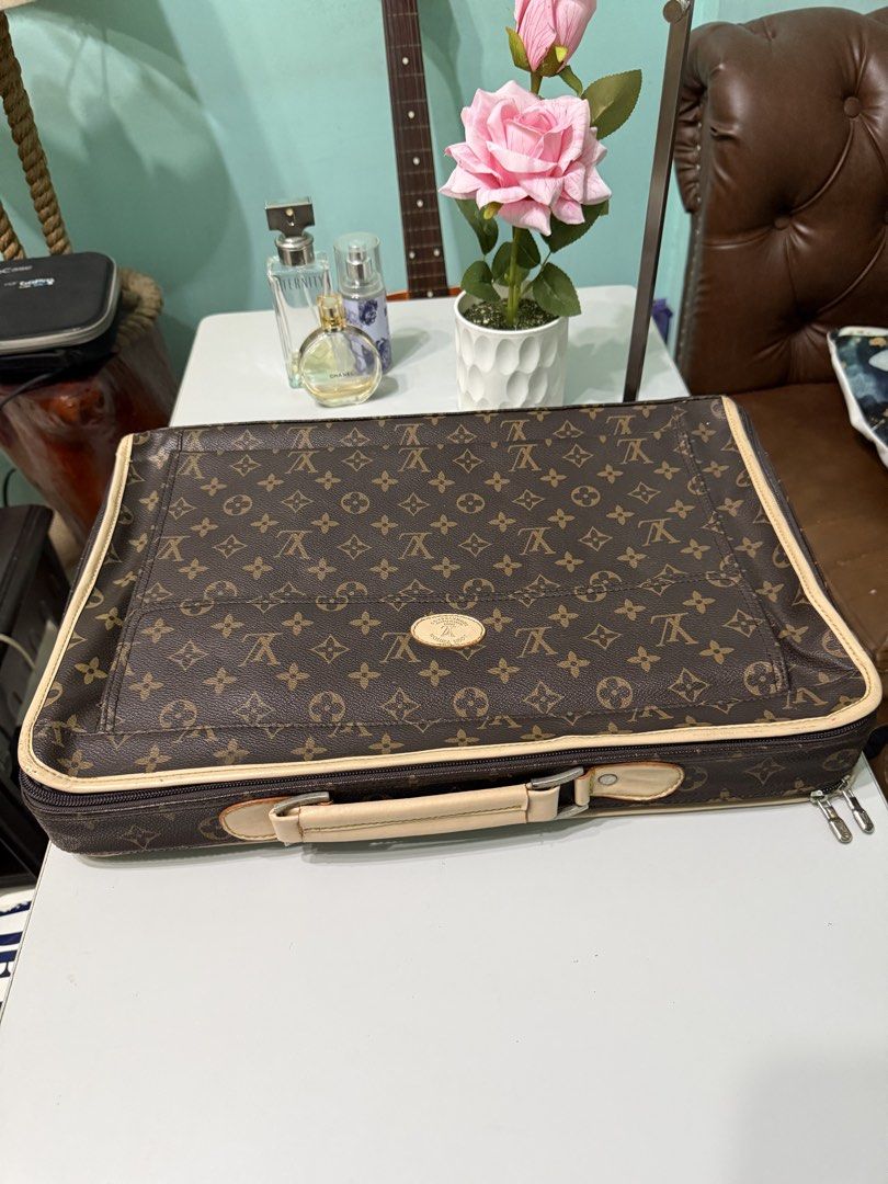 LV Vintage Monogram Laptop/Document Bag (Category: Briefcases) located in Davao. Submitted by annabrd0710 (Listing ID 1466897748, Image 3). Description: -In good condition -Pretty in actual -Auth not guaranteed -Vintage.
