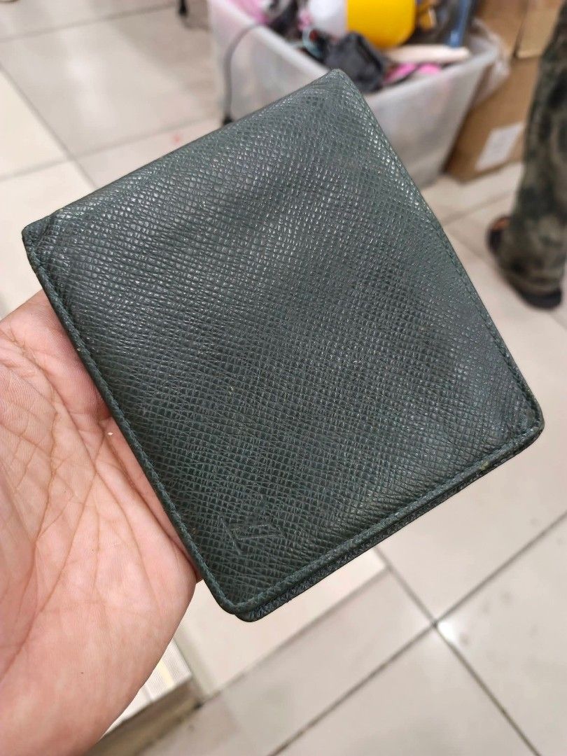 Lv Wallet (Category: Luxury Bags & Wallets) located in Bacolod City. Submitted by johnthrift (Listing ID 1466792809, Image 1). Description: Lv Wallet Orig In good condition Dm me if youre interested💌.