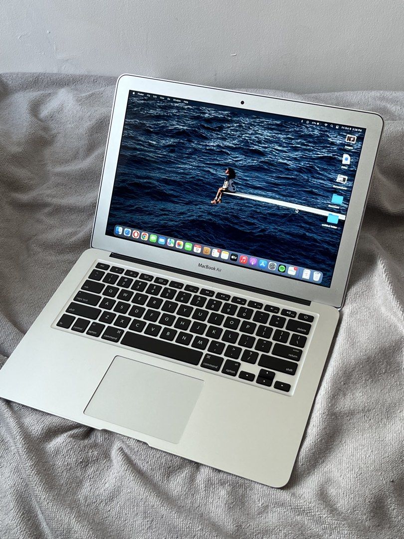 MacBook Air 2017 (Category: Laptops & Notebooks) located in Imus. Submitted by justinelouis (Listing ID 1466722459, Image 2). Description: MacBook Air (13-inch, 2017) Processor: 1.8 GHz Dual-Core Intel Core i5 Memory: 8 GB 1600 MHz DDR3 Graphics: Intel HD Graphics 6000 1536 MB Good condition, still working well Has minor scratches RFS: no longer using/need funds for dental materials Location: Imus, Cavite.