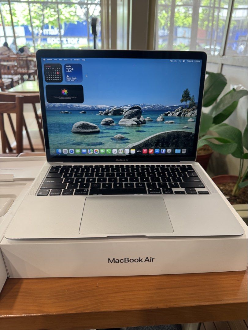 RUSH SALE MacBook Air M1 Complete Package (Category: Laptops & Notebooks) located in Manila. Submitted by floweroniz (Listing ID 1466799697, Image 1). Description: MacBook Air M1 ₱24,999 fixed na po, ‘wag na magchat kung tatawad pa ty! 8gb Memory Ram 256gb Storage 83% Battery Health 416 Cycle Count PP/A Philippines Variant Super minor cosmetic issue on the body due to it’s normal usage (see last pic) Original box and original charger included All