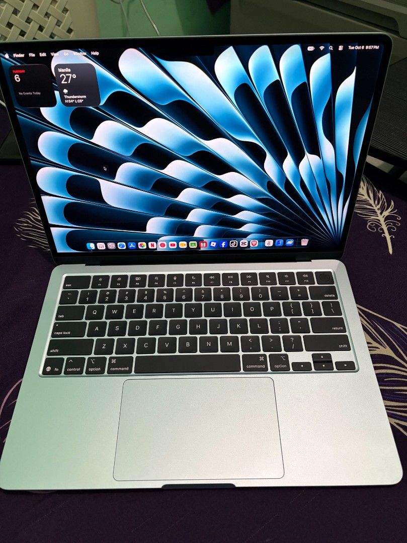 MacBook Air M4 (Category: Laptops & Notebooks) located in Pulilan. Submitted by karimae (Listing ID 1466897739, Image 1). Description: FOR SALE: MACBOOK AIR M4 - 16gb/256gb - 100% batt health - 10 CC - under warranty until sep 15, 2027 - complete set Includes original charger (cord & brick), original box, unit, and free acrylic case No any issues, scratches or even dents. Location: Bulacan Meet-ups: SM Baliuag, SM City Pampanga.