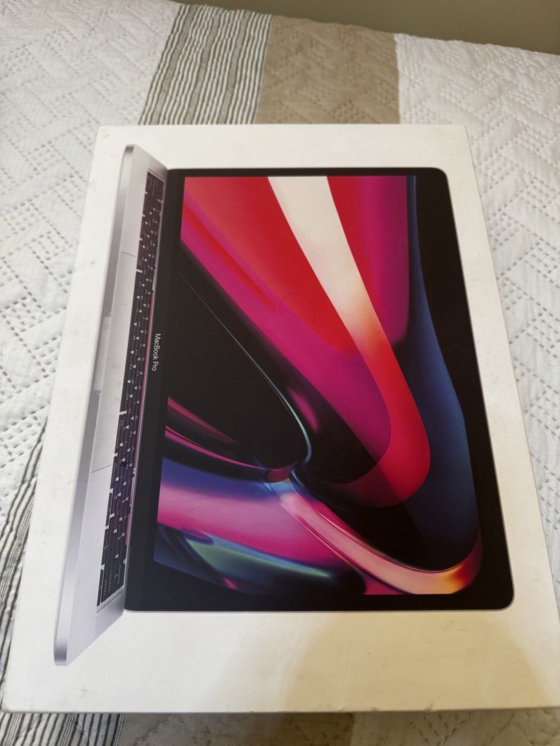 macbook pro box (Category: Everything Else Others) located in Cavite. Submitted by tripleb25 (Listing ID 1466858601, Image 1). Description: .