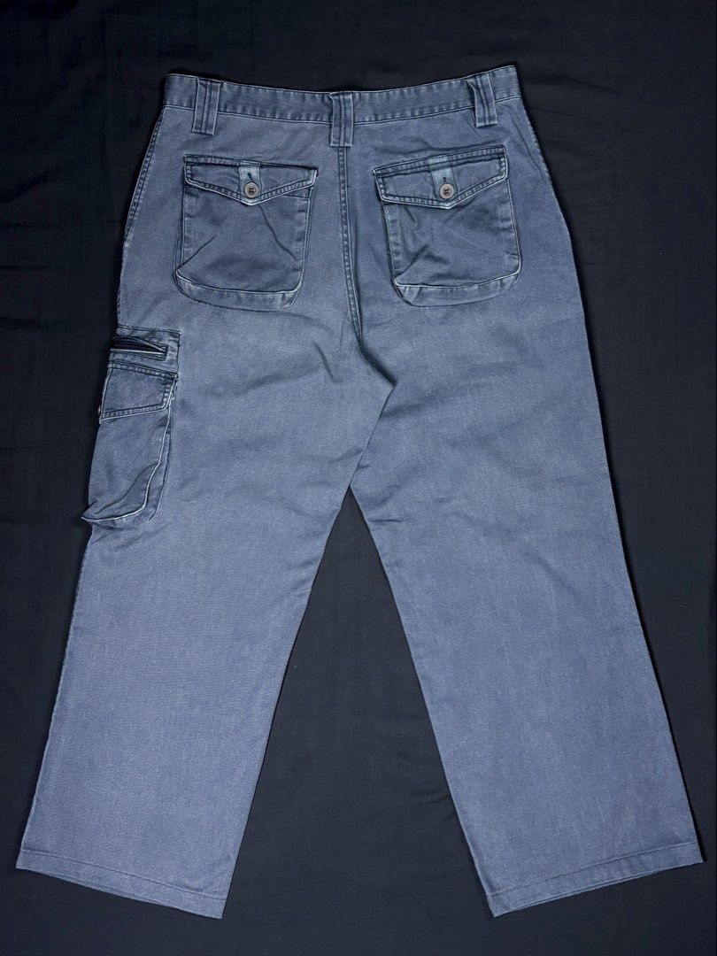 Madico Blue Cargo Pants Size 34 (Category: Jeans) located in Bacoor. Submitted by calvinmanzano13 (Listing ID 1466849946, Image 3). Description: - L = 38.5” | W = 34” - Size: 34 (marked on inner tag) - Material: 100% cotton for maximum comfort - Color/Finish: Washed blue with natural fading along seams - Fit: Classic straight leg - Storage: Multiple utility pockets with secure button and zipper closures Notes: 🔥 Hand washed 🔥 Polished 🔥 Steam 