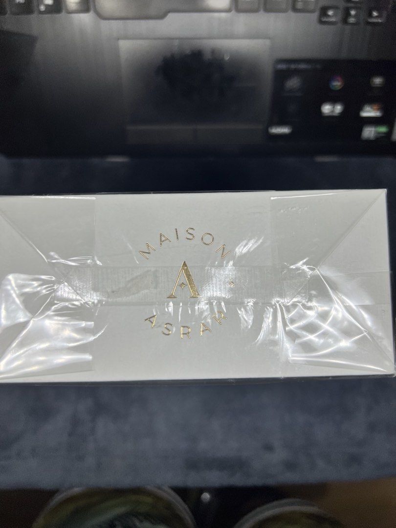 Maison Asrar Rey Eau de Parfum 100ml (Category: Fragrance & Deodorants) located in Manila. Submitted by l4ncedeleon (Listing ID 1466921722, Image 3). Description: - Brand: Maison Asrar (Rey) - Volume: 100ml / 3.4 fl. oz. - Condition: Brand new, factory-sealed in plastic with authentic holographic sticker - Packaging: White box with luxurious gold foil lettering and metallic lion emblem - Origin: Made in United Arab Emirates by Gulf Orchid Perfume