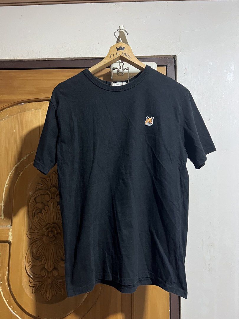 Maison Kitsuné Fox Patch Black T-Shirt (Category: Shirts) located in Valencia. Submitted by thrifttomaniac_1225 (Listing ID 1466868171, Image 1). Description: - Brand: Maison Kitsuné - Color: Black - Style: Short-sleeve crew neck, standard fit - Detail: Iconic embroidered small fox patch on left chest - Material: Soft, premium cotton - Tip: Easy to style for daily casual fits; message for exact measurements.