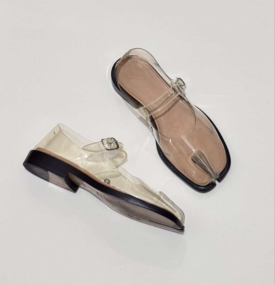 Maison Margiela (Category: Loafers) located in Quezon City. Submitted by byuklph (Listing ID 1466957877, Image 3). Description: Auth💯size35/22cm Excellent condition normal signs of used No inclusion / not yellowish Very nice .