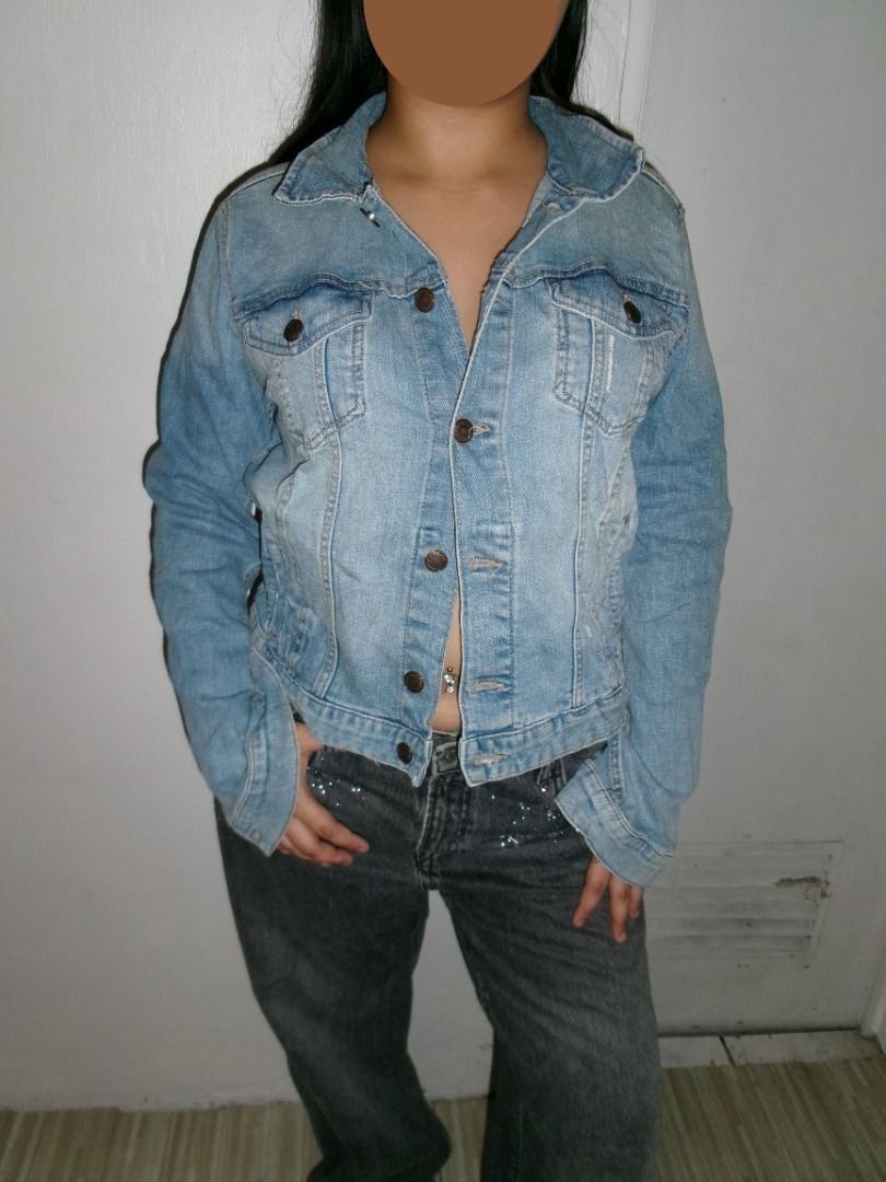 Mango Denim Jacket (Category: Coats, Jackets and Outerwear) located in Pasig City. Submitted by closet_reframe (Listing ID 1466779106, Image 3). Description: brand new, lost tag. Quality denim fabric that holds its shape well. Clean stitching and solid construction. Never worn. S: L.