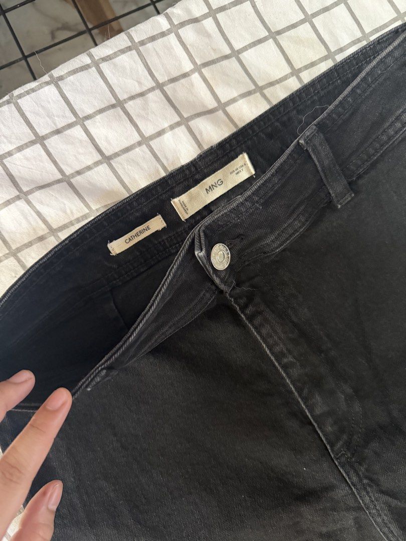 Mango Highwaisted wideleg denim jeans (Category: Jeans) located in Quezon City. Submitted by pinkyswearshop (Listing ID 1466810474, Image 3). Description: .