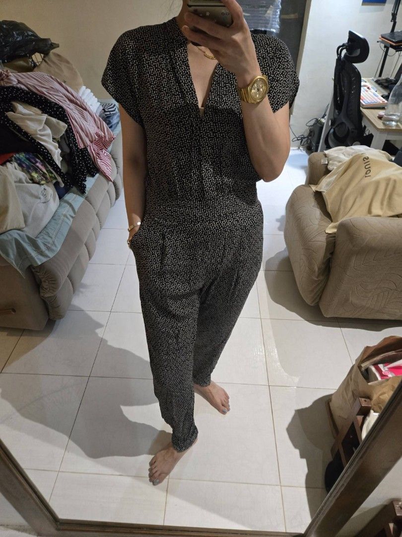 Mango Jumpsuit Soft Fabric (Category: Jumpsuits) located in Manila. Submitted by silentphoenix.799537 (Listing ID 1466823005, Image 1). Description: .