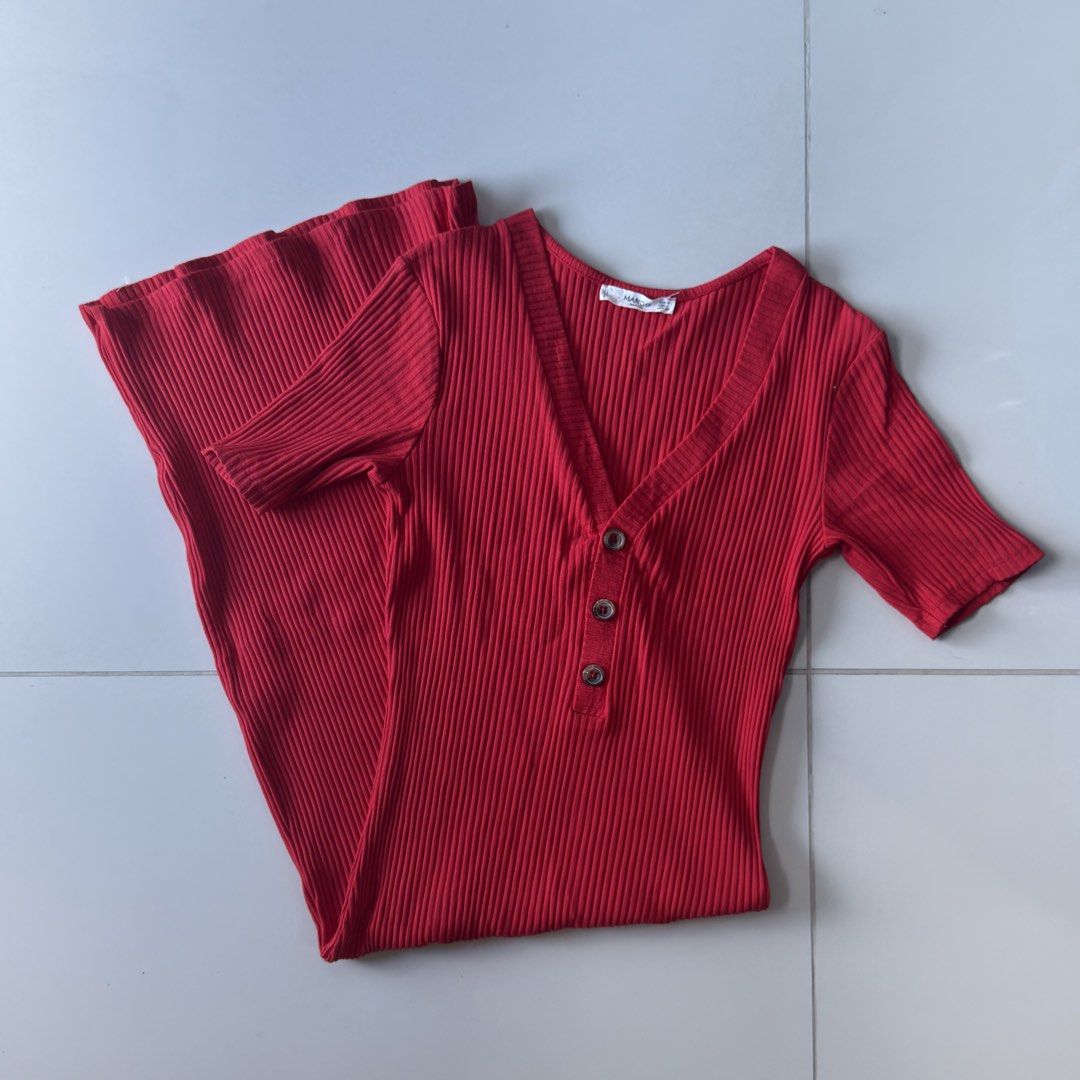 Mango Red Midi Dress (Category: Dresses) located in Pasig City. Submitted by sofgatch (Listing ID 1466849187, Image 1). Description: This is a midi dress, made with a thick, stretchy material. Worn only once. .