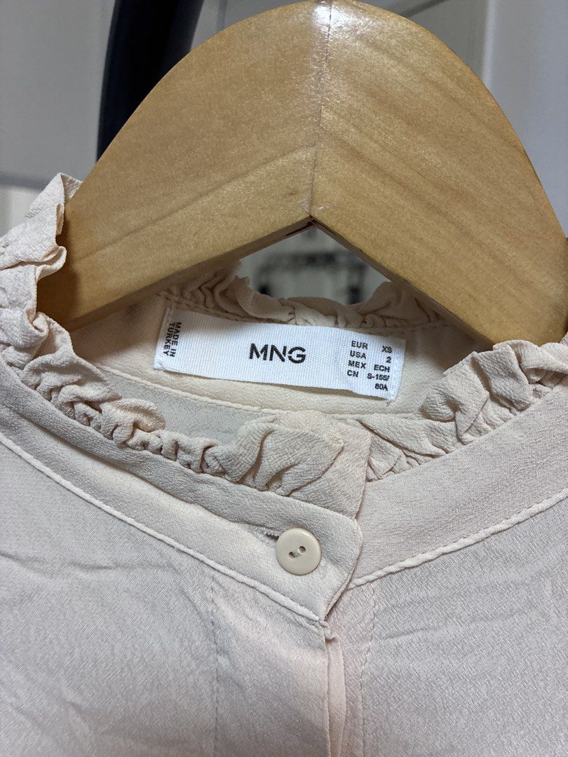 Mango rayon longsleeves - XS (Category: Longsleeves) located in Manila. Submitted by jdjdnxei (Listing ID 1466863751, Image 3). Description: fits xs-s, no issue like new pa.