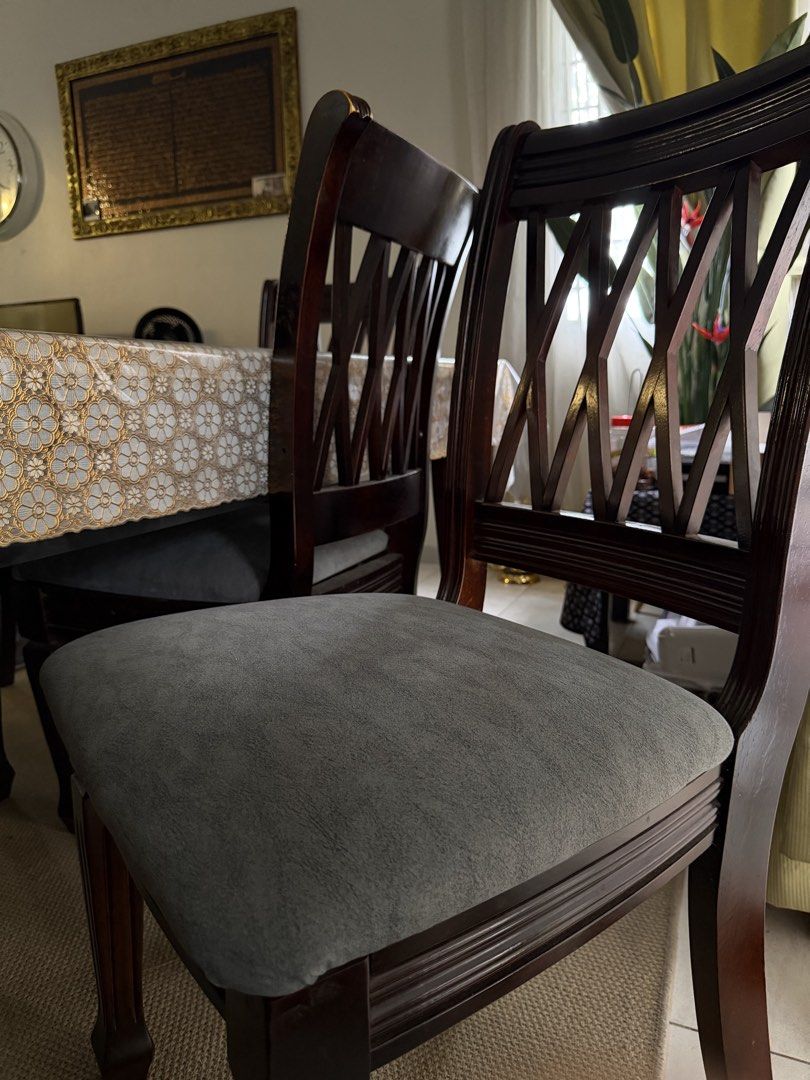 MARBLE DINING TABLE SET (Category: Tables & Sets) located in Kuala Lumpur. Submitted by qasluna (Listing ID 1466819721, Image 3). Description: ✨ FOR SALE — MARBLE DINING TABLE SET ✨ Selling a beautiful marble dining table with 6 matching cushioned chairs. • Genuine marble tabletop • 6 cushioned dining chairs • Marble has no cracks • Cushions are still in excellent condition, no tears • Elegant dark wood design 💰 Price: RM1,200 (nego) 📍 Self-col
