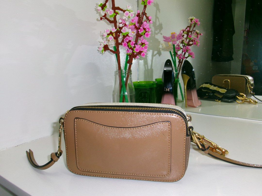 Marc Jacobs Bag Brown White (Category: Luxury Bags & Wallets) located in Marikina City. Submitted by sheclothesandstilettos (Listing ID 1466863507, Image 3). Description: - Authentic Marc Jacobs Snapshot Camera Bag - Stylish brown and white color combination with luxury gold-tone hardware - Dual zip compartments to keep your daily essentials organized - Comes with two straps: an adjustable plain strap and a trendy wide patterned strap - Compact s