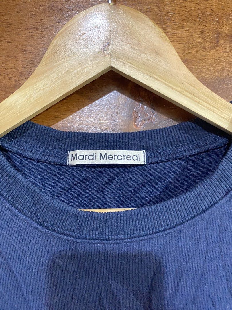 Mardi Sweater (Category: Hoodies) located in Davao. Submitted by davecutee (Listing ID 1466850349, Image 3). Description: Mardi Sweater Like New Size M on Tag Boxy Type 🏷️ Dimension: W 23 L 24.