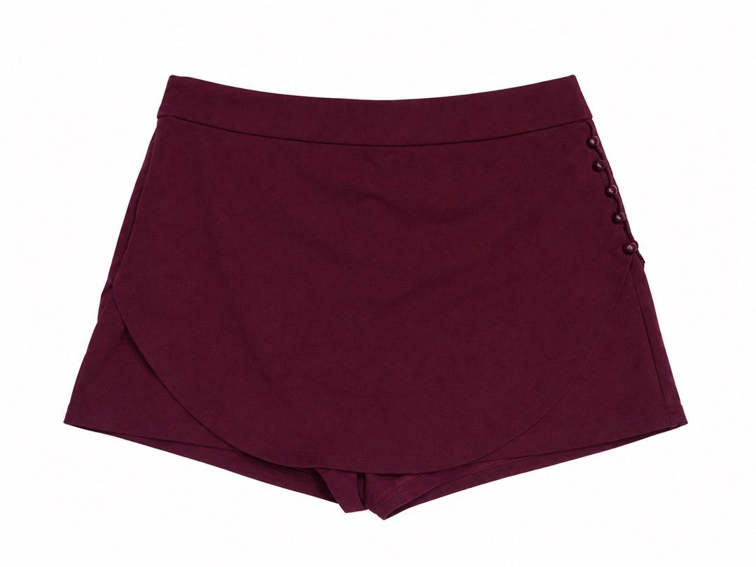 Maroon skort (Category: Other Bottoms) located in Candelaria. Submitted by louellalegre (Listing ID 1466916983, Image 1). Description: Maroon skort (Never been used) XL on tag.