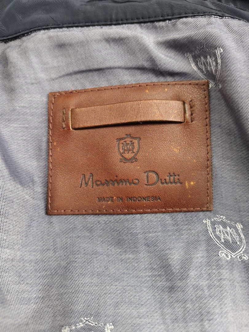 Massimo dutti (dark blue) for mens (Category: Coats, Jackets and Outerwear) located in Baguio. Submitted by archival_thrifted.ph. (Listing ID 1466866909, Image 2). Description: FOR SALE‼️ .MASSIMO DUTTI MENS JACKET .STILL IN GOOD CONDITION .ISSUE 2 PINHOLES NOT THAT VISIBLE KINDLY CHECK LAST PHOTO .W/NORMAL SIGNS OF USAGE .SIZE MEDIUM ON TAG .PHP 1350 PLUS SF .❌❌ COP/COD .MOP GCASH .COURIER J&T .BAGUIO AREA .DM FOR SURE BUYER TY.
