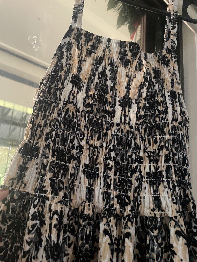 Maxi Dress (Category: Dresses) located in Indang. Submitted by itsginnpom (Listing ID 1466794907, Image 3). Description: Smocked Crepe Fabric Maxi Dress • Can fit Small to 2XL body frame (36 waist ako and stretchy pa siya) • once lang nagamit. selling as is. 📍Indang, Cavite .