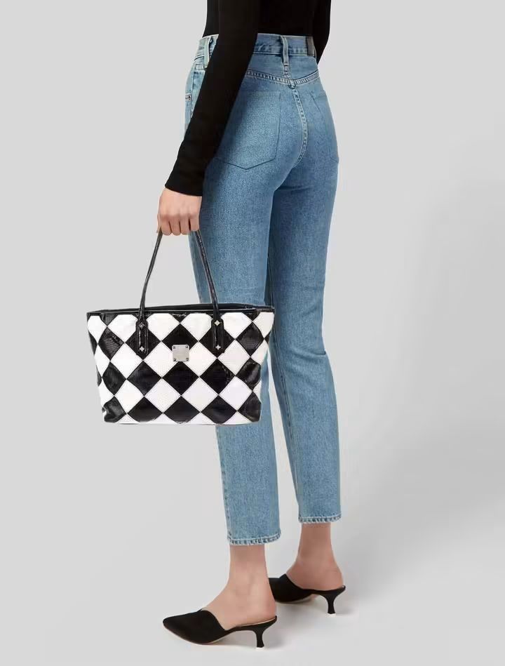 MCM diamond (Category: Shoulder Bags) located in Angeles City. Submitted by mjshoppingretail (Listing ID 1466923593, Image 3). Description: limited edition.