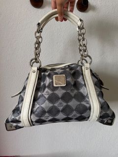 (Category: ) located in . Submitted by prettyold.bags (Listing ID 1466789087, Image 1). Description: .