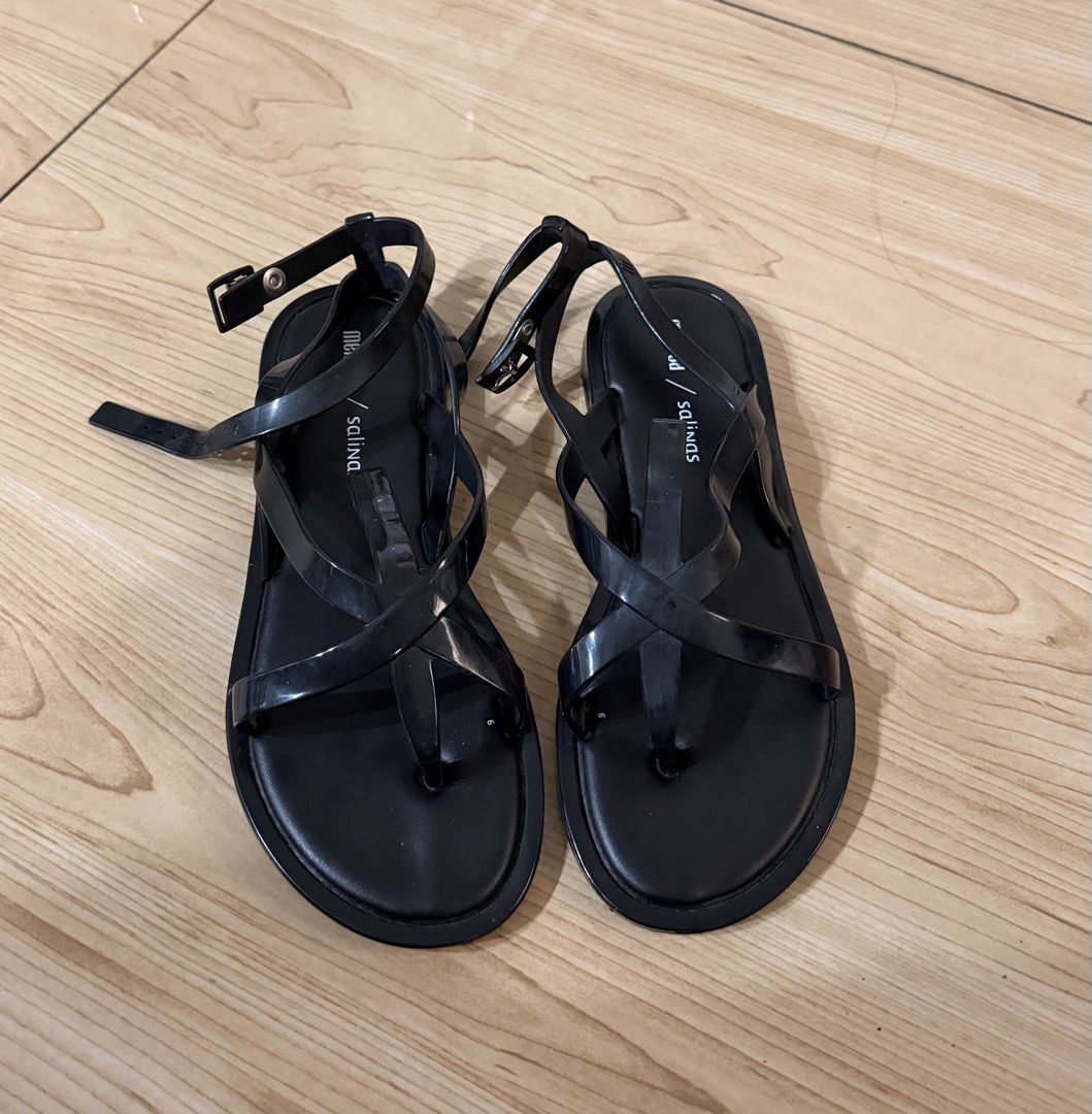Melissa cancun + salinas preloved (Category: Sandals) located in Manila. Submitted by reizelannc (Listing ID 1466861707, Image 1). Description: Preloved melissa sandals,likenew Us7.