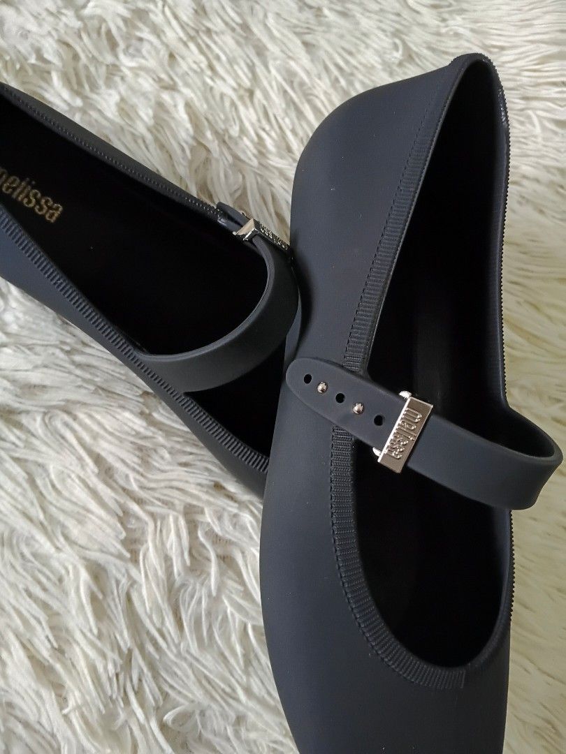 Melissa Flats (Category: Flats & Sandals) located in Paranaque City. Submitted by raenjavi (Listing ID 1466779632, Image 2). Description: Php1200 Black.