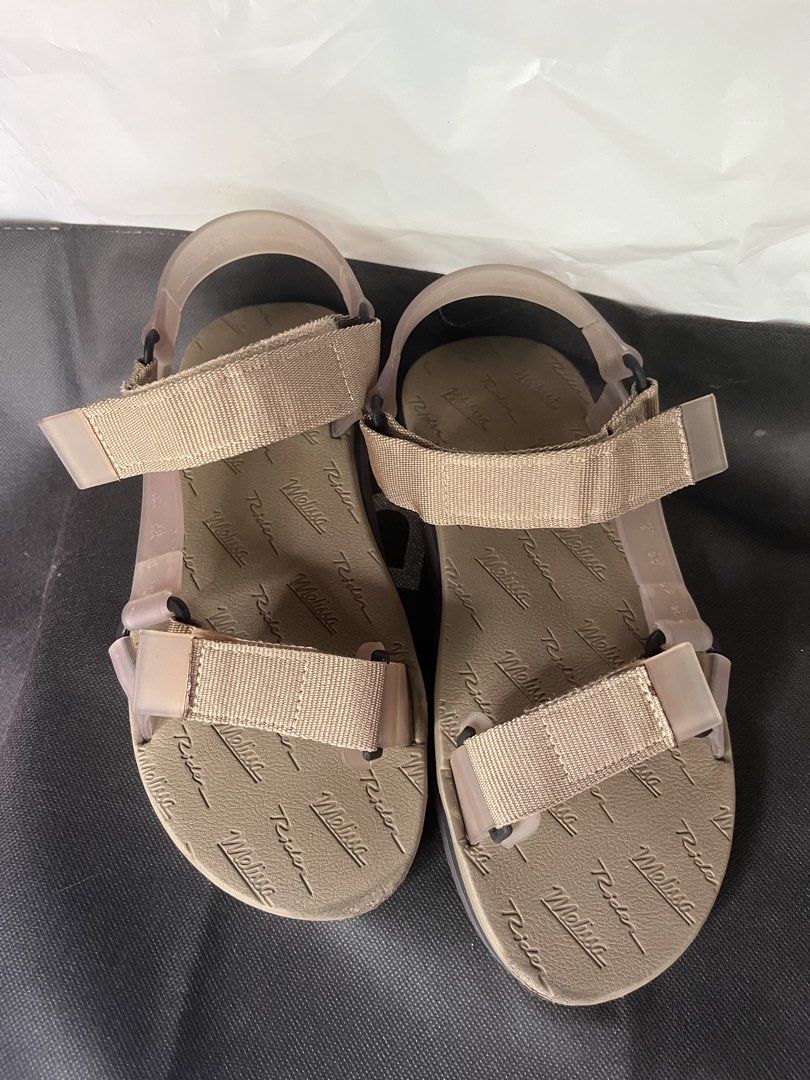 Melissa Papete + Rider (Category: Flats & Sandals) located in Cavite. Submitted by mainestreams (Listing ID 1466864083, Image 1). Description: Preloved! Meli$$a papete + rider ad 900 - us 9 Seldom used With box 💯authentic.