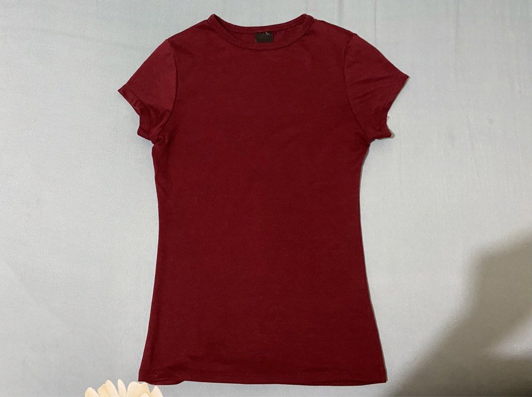 Mera Basics Naomi T-shirt Basic Plain Roundneck (Category: Shirts) located in Guinobatan. Submitted by jadieee_young22 (Listing ID 1466921629, Image 2). Description: Mera basic top in Maroon Size: Medium in tag Slim fitting! For casual and everyday fits! Rfs: decluttering (doesn’t fit anymore) .