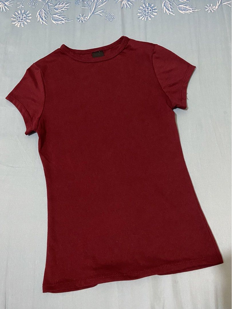 Mera Basics Naomi T-shirt Basic Plain Roundneck (Category: Shirts) located in Guinobatan. Submitted by jadieee_young22 (Listing ID 1466921629, Image 3). Description: Mera basic top in Maroon Size: Medium in tag Slim fitting! For casual and everyday fits! Rfs: decluttering (doesn’t fit anymore) .