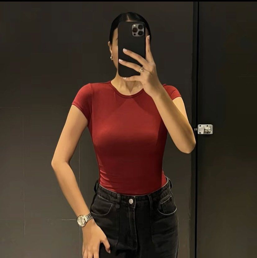 Mera Basics Naomi T-shirt Basic Plain Roundneck (Category: Shirts) located in Guinobatan. Submitted by jadieee_young22 (Listing ID 1466921629, Image 1). Description: Mera basic top in Maroon Size: Medium in tag Slim fitting! For casual and everyday fits! Rfs: decluttering (doesn’t fit anymore) .