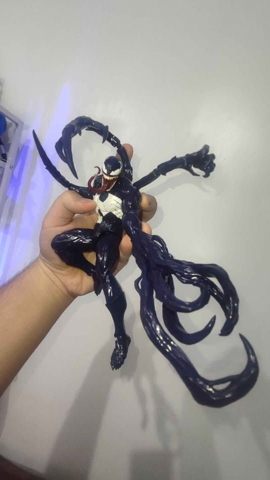 Mess Toys Lethal Neighbor Venom BIB (Category: Action & Battle Toys) located in Valenzuela. Submitted by esnoppy (Listing ID 1466912715, Image 1). Description: mess toys lethal neighbor venom 2000 Firm LP ⚫Mess Toys Lethal Neighbor complete w/box (bad qc chest paint, mahirap na ibend yung stand, tight joints) loc: Valenzuela meetup: Valenzuela, UST, SM north,MRT/LRT.