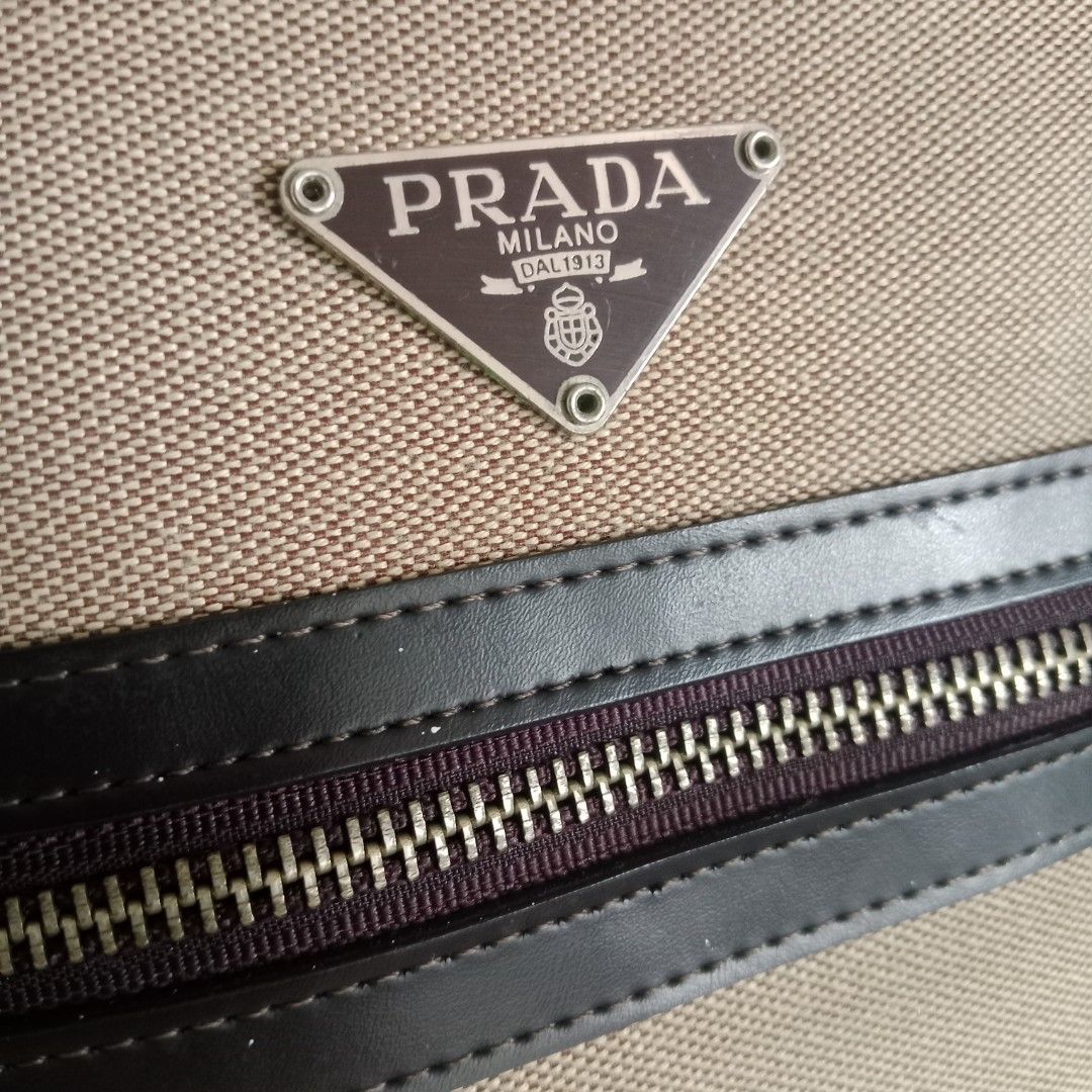 Messenger Bag (Category: Sling Bags) located in Manila. Submitted by mamapards17 (Listing ID 1466830110, Image 2). Description: .