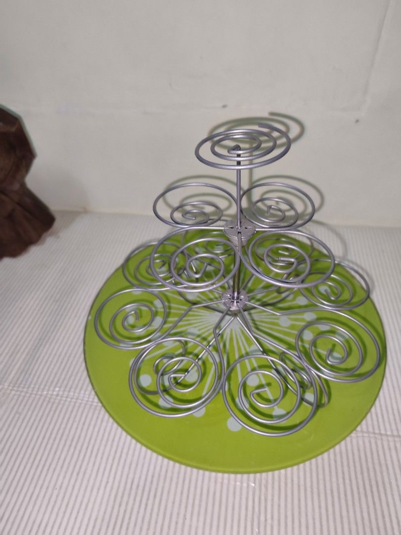 Metal Cupcake Stand with Green Base (Category: Looking For) located in Caloocan City. Submitted by surplusandbnewshop (Listing ID 1466790155, Image 2). Description: .