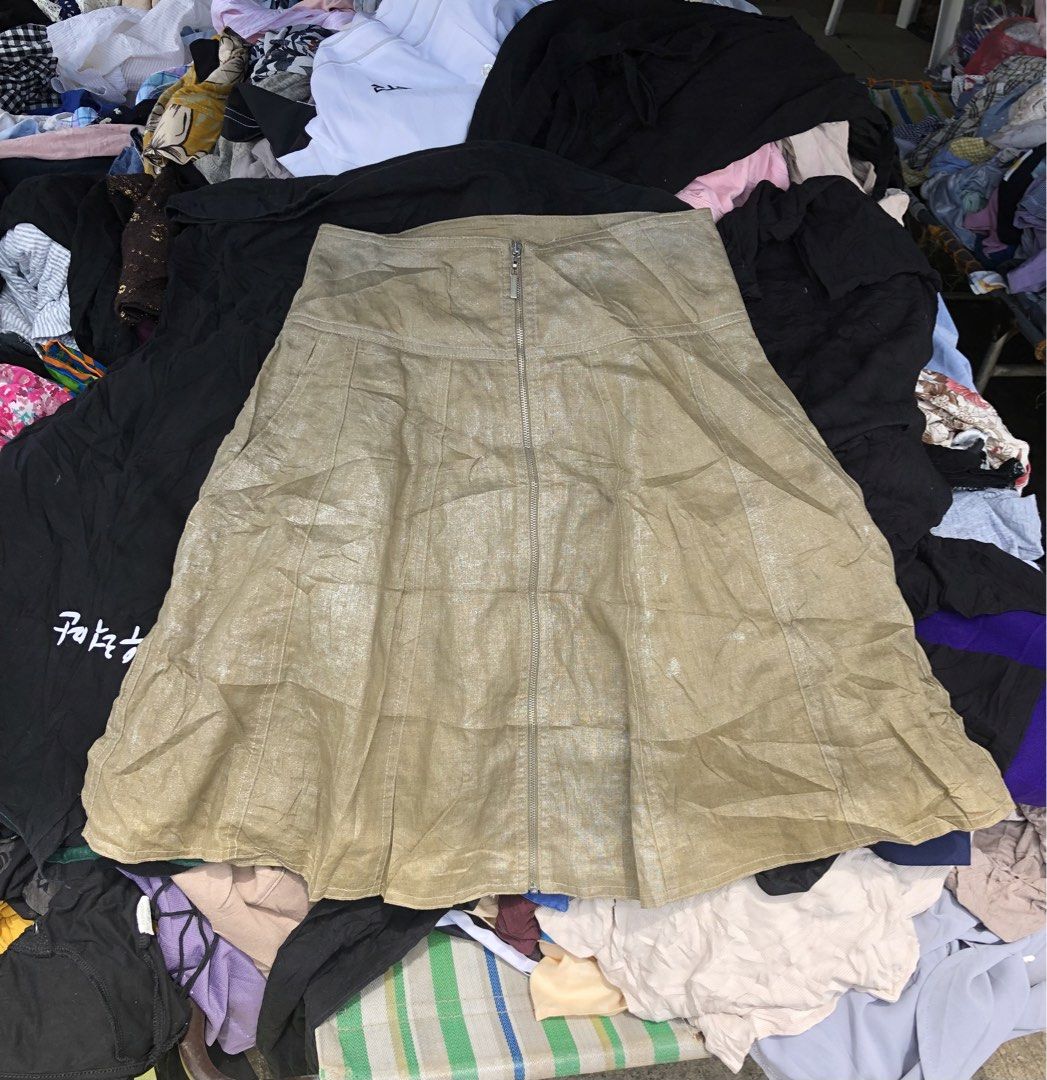 Metallic Gold Front Zip Midi Skirt (Category: Skirts) located in Montevista. Submitted by rdthriftshub (Listing ID 1466800993, Image 1). Description: Textured metallic gold fabric with a subtle shine. Mid-length flared cut with paneled detailing. Heavy metal zipper runs all the way down the front center. Silver-tone hardware. Thick waistband keeps everything structured. Great piece for dressing up or keeping it casual with a tee..