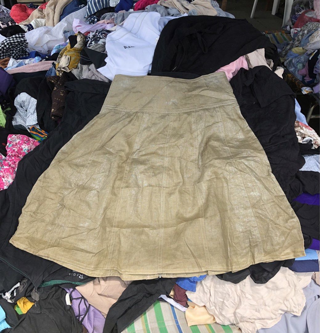 Metallic Gold Front Zip Midi Skirt (Category: Skirts) located in Montevista. Submitted by rdthriftshub (Listing ID 1466800993, Image 2). Description: Textured metallic gold fabric with a subtle shine. Mid-length flared cut with paneled detailing. Heavy metal zipper runs all the way down the front center. Silver-tone hardware. Thick waistband keeps everything structured. Great piece for dressing up or keeping it casual with a tee..