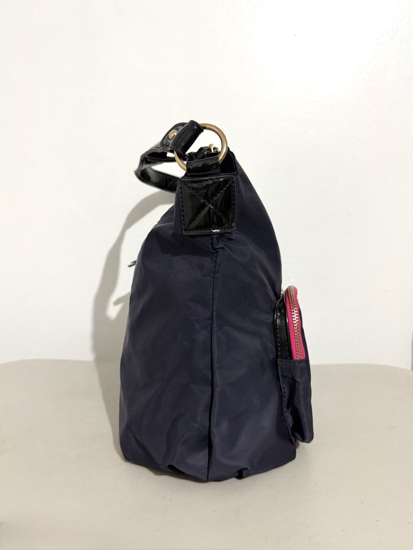 MG Hobo Bag (Category: Shoulder Bags) located in Manila. Submitted by coachiqueclosetbysuei_3rdaccnt (Listing ID 1466946938, Image 3). Description: 💫 MG Hobo Bag 💫 𝐒𝐨𝐮𝐫𝐜𝐞: Japan🇯🇵 💫 𝐈𝐬𝐬𝐮𝐞: patent leather peeling 💫 𝐂𝐨𝐧𝐝𝐢𝐭𝐢𝐨𝐧: 9/10 Good Condition 💫 𝐎𝐭𝐡𝐞𝐫𝐬: Body is good; madami malalagay 💫 The color may vary due to lighting 💫 What you see is what you get ——————𝓜𝓾𝓼𝓽 𝓡𝓮𝓪𝓭!——————— 📍 𝐋𝐨𝐜𝐚𝐭𝐢𝐨𝐧: Intramur
