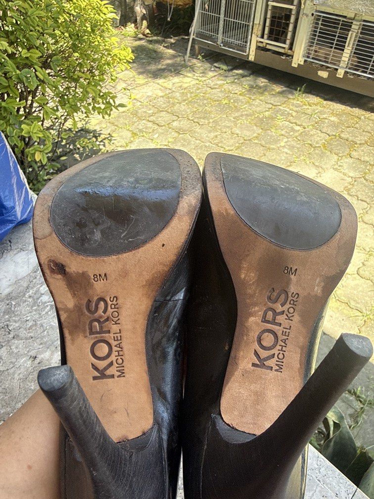 MICHAEL KORS BLACK LEATHER HEELS (Category: Portable Audio Accessories) located in Angeles City. Submitted by migs_font29 (Listing ID 1466793684, Image 3). Description: nice.