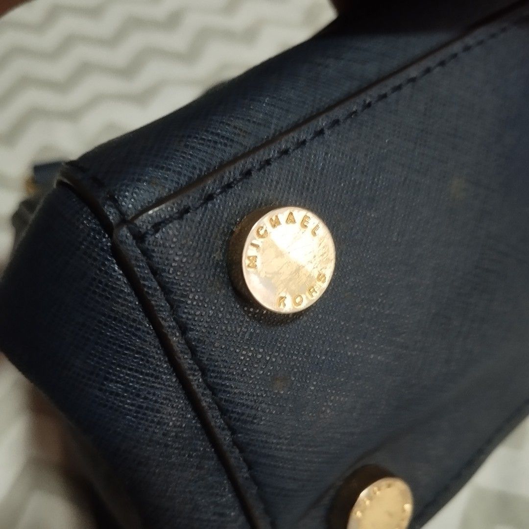 Michael Kors Blue Tote Bag (Category: Tote Bags) located in Manila. Submitted by lene48 (Listing ID 1466845517, Image 3). Description: - Authentic Michael Kors blue leather tote bag - Elegant gold-tone hardware with signature hanging MK charm - Secure double zip compartments and open main section with magnetic snap closure - Logo-print interior lining equipped with convenient slip pockets and key leash - Protective feet on the bottom base for dur