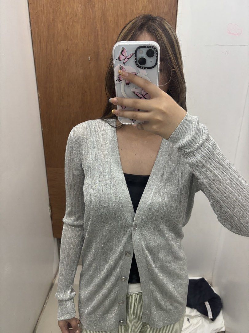 Michael Kors Cardigan glittery (Category: Longsleeves) located in Pila. Submitted by lia_0725 (Listing ID 1466903127, Image 1). Description: Small on tag S-M.