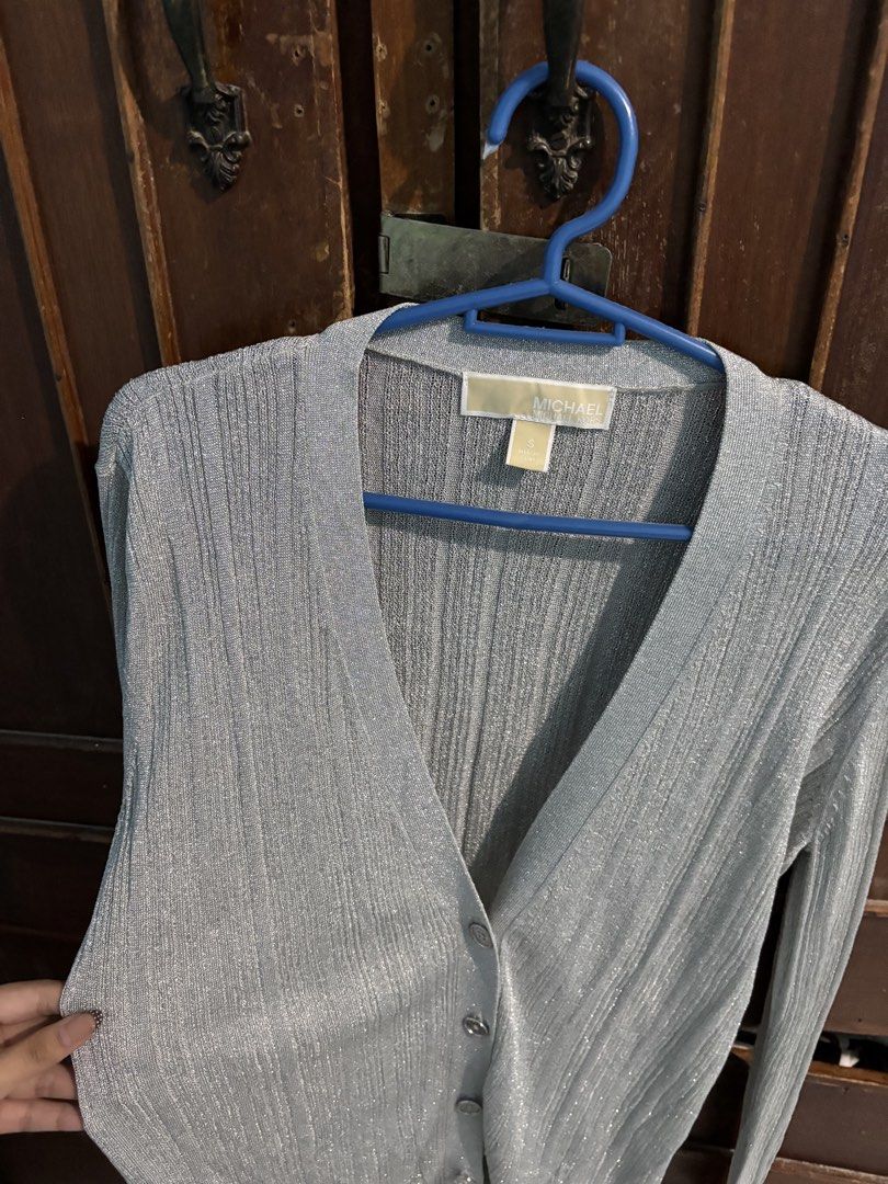 Michael Kors Cardigan glittery (Category: Longsleeves) located in Pila. Submitted by lia_0725 (Listing ID 1466903127, Image 3). Description: Small on tag S-M.
