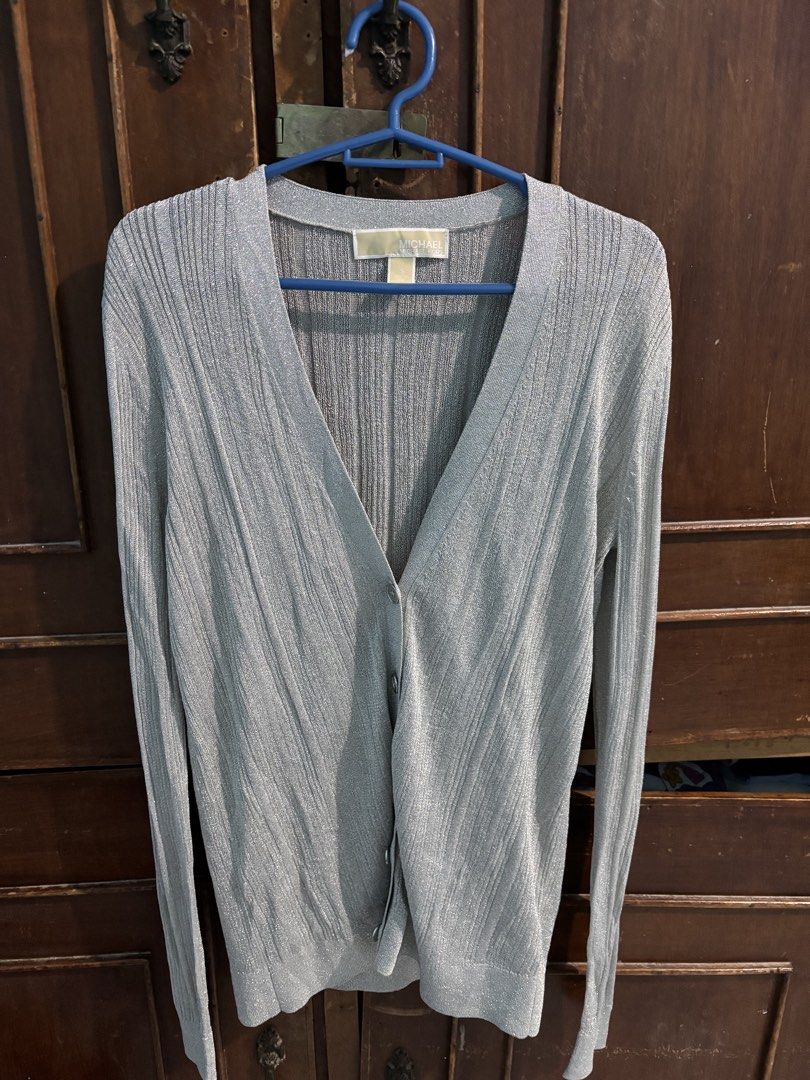 Michael Kors Cardigan glittery (Category: Longsleeves) located in Pila. Submitted by lia_0725 (Listing ID 1466903127, Image 2). Description: Small on tag S-M.