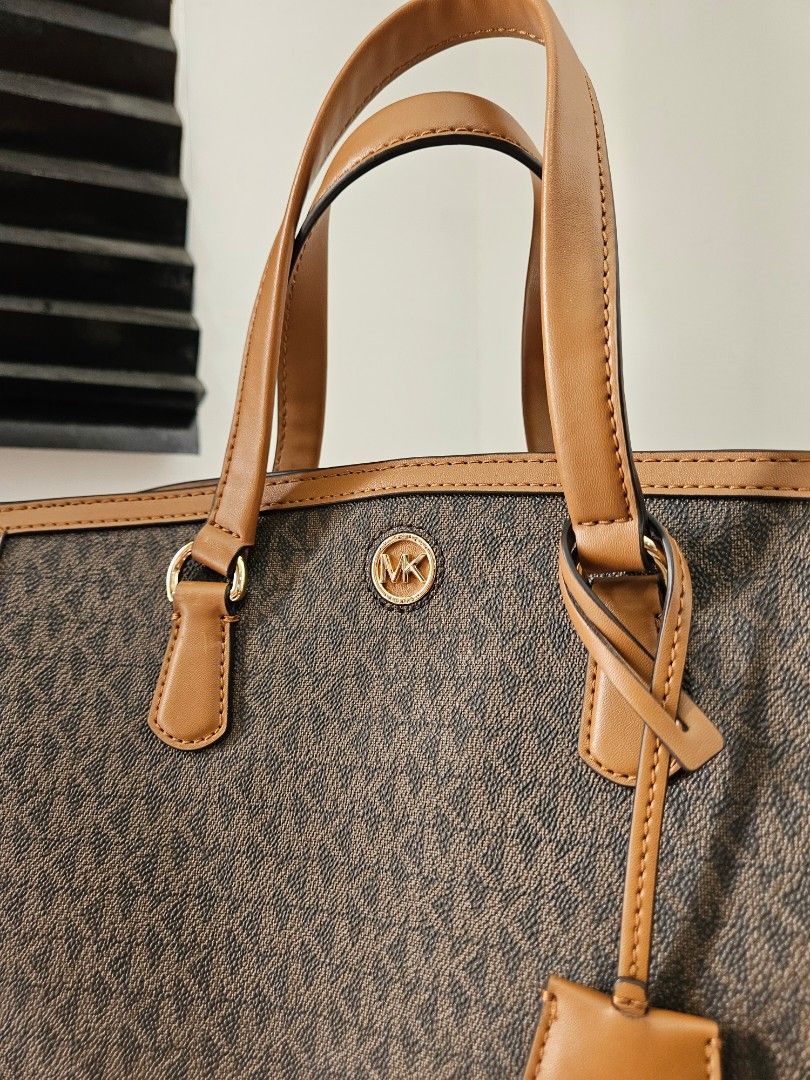 Michael Kors Chantal Medium Logo Satchel Brown (Category: Luxury Bags & Wallets) located in Quezon City. Submitted by angelafrancescarasos (Listing ID 1466921779, Image 3). Description: - Brand: Michael Kors - Style: Chantal Medium Logo Satchel - Color: Brown - Inclusion: Long strap and original receipt included - Note: Dustbag and paperbag are NOT included.