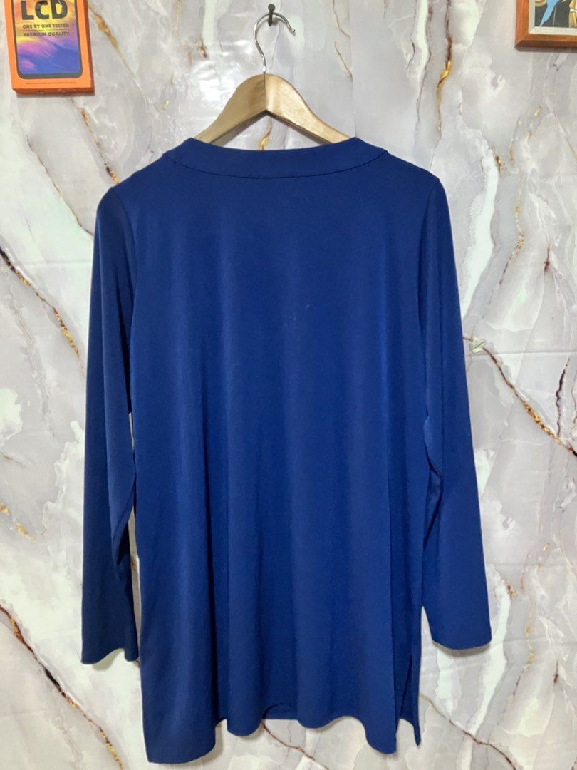 MICHAEL KORS MEDIUM BLUE LIQUID KNIT STRETCH PULL OVER LONG TUNIC TOP (Category: Longsleeves) located in General Mariano Alvarez. Submitted by adonid (Listing ID 1466792493, Image 2). Description: MICHAEL KORS MEDIUM BLUE LIQUID KNIT STRETCH PULL OVER LONG TUNIC TOP GOOD CONDITION NORMAL SIGN OF USAGE ONLY W46 L30.