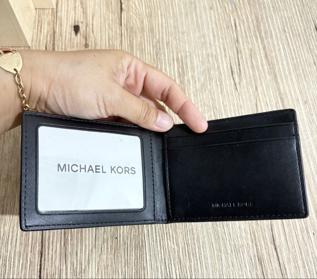 Michael Kors Men’s Slim Cardholder (Category: Wallets & Card Holders) located in Taguig. Submitted by blissdreana (Listing ID 1466886095, Image 3). Description: Brand new Slim compact profile Imported from 🇺🇸 .