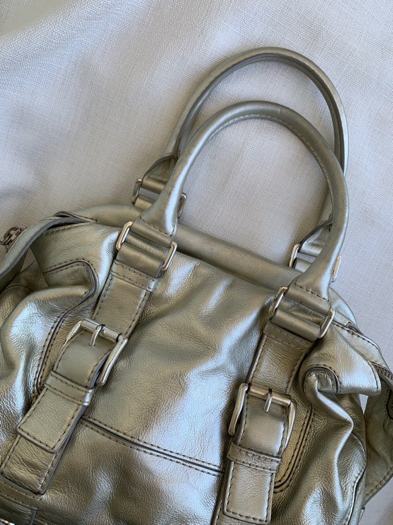 Michael kors Metallic silver (Category: Shoulder Bags) located in Bulacan. Submitted by bliselda (Listing ID 1466810404, Image 3). Description: Michael kors Metallic silver 🩶 issue: minimal stain at need i wash loob.