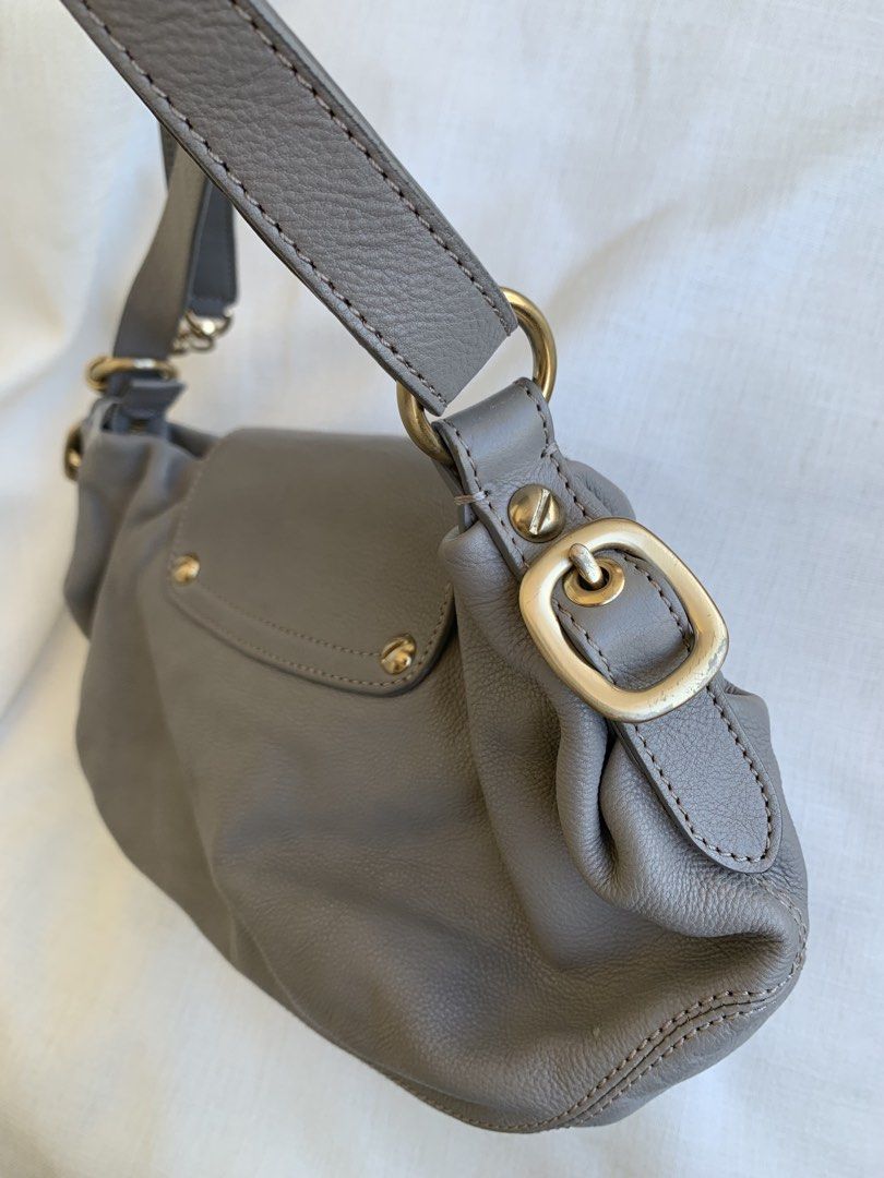 Michael kors satchel top (Category: Shoulder Bags) located in Bulacan. Submitted by bliselda (Listing ID 1466809360, Image 3). Description: Michael kors satchel top shoulder | crossbody 2-way ✨🩶 issue: see provided picture may minimal stain banda sa zip & need i clean loob .