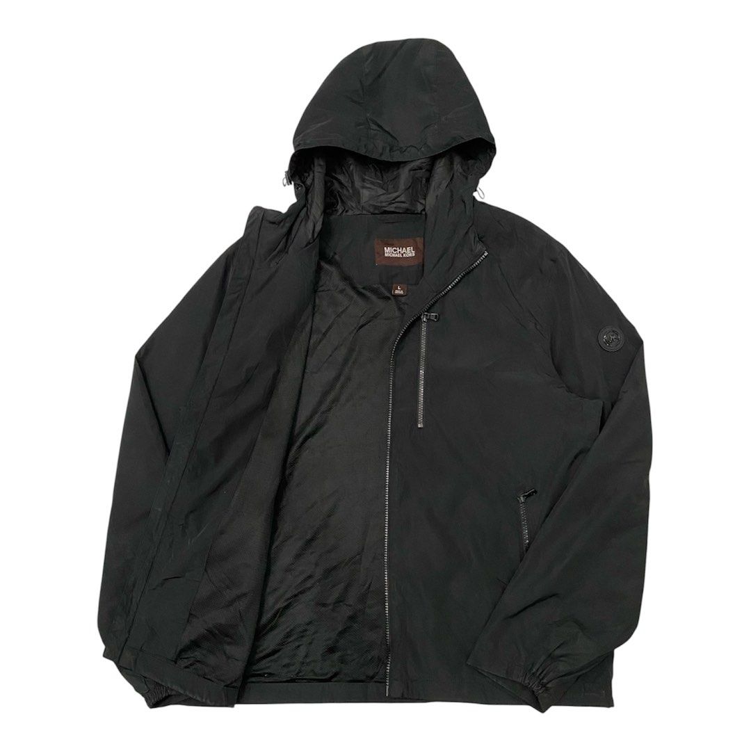 📌Michael Kors Windbreaker (Category: Hoodies) located in Cebu City. Submitted by ishanggdumpyy (Listing ID 1466892358, Image 3). Description: color rate: 10/10 size: L good condition dimes: W 24 | L 28 | S 26.5 issue: ❌.