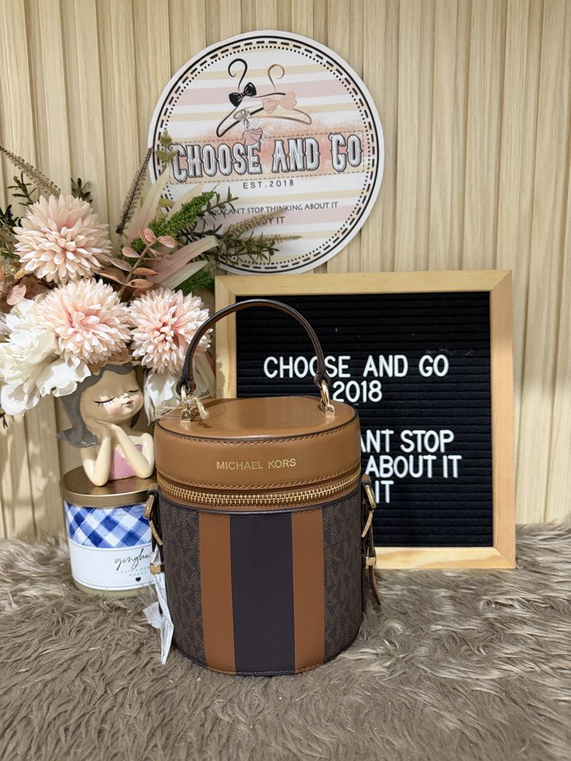 MICH@EL KORS BEDFORM BUCKET - RETAIL ITEM (Category: Cross-body Bags) located in Cabanatuan. Submitted by chooseandgo (Listing ID 1466800856, Image 1). Description: AVAILABLE, FRESH FROM THE ✈️ 🌸 MICH@EL KORS BEDFORM BUCKET - RETAIL ITEM 🌸 - MONO BROWN See photos for inclusions (Tag, carecard and dustbag) -------------------------------------------------- • PINAS ONAHD NA PO(Shipping via LBC) • 💯Guaranteed Original/Authentic, Money back guaran